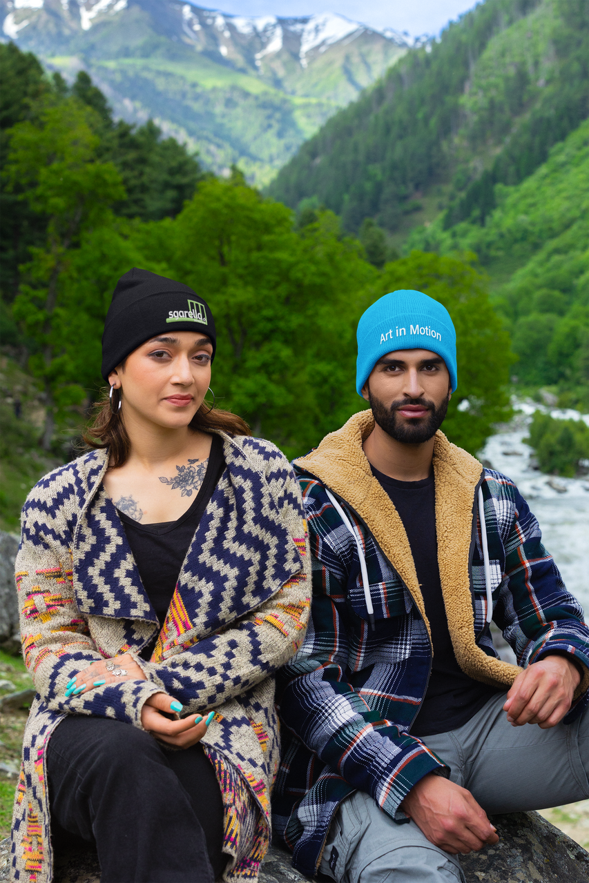 Mützen sind ein unverzichtbares Accessoire in den kalten Wintermonaten. Sie halten uns warm, schützen unseren Kopf vor Wind und Wetter und setzen gleichzeitig ein modisches Statement.