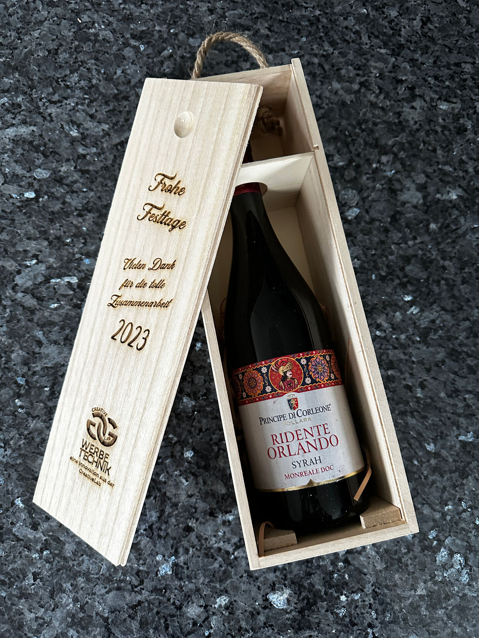Unverwechselbare Präsente für Kunden und Mitarbeiter: Wein Holzkiste gravieren lassen
